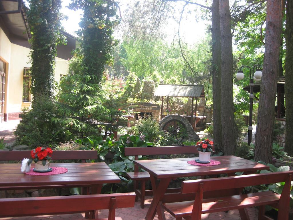 Fantazja - Restauracja I Noclegi رادوم المظهر الخارجي الصورة
